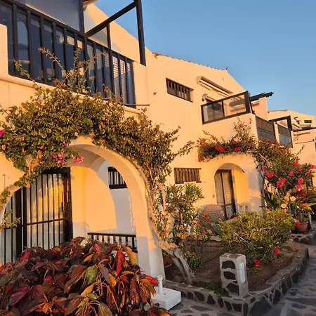 Very Romantic Seaview Mogan With Warm Pool
