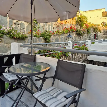 Very Romantic Seaview Mogan With Warm Pool Apartment
